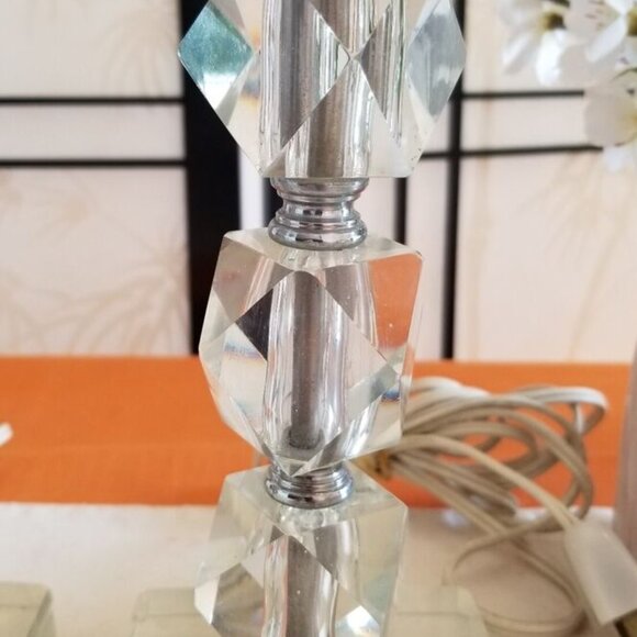 Vintage 1950's Lucite Table/Vanity/Boudoir MCM Lamps 10" - Set of 2 - EUC - Picture 2 of 4